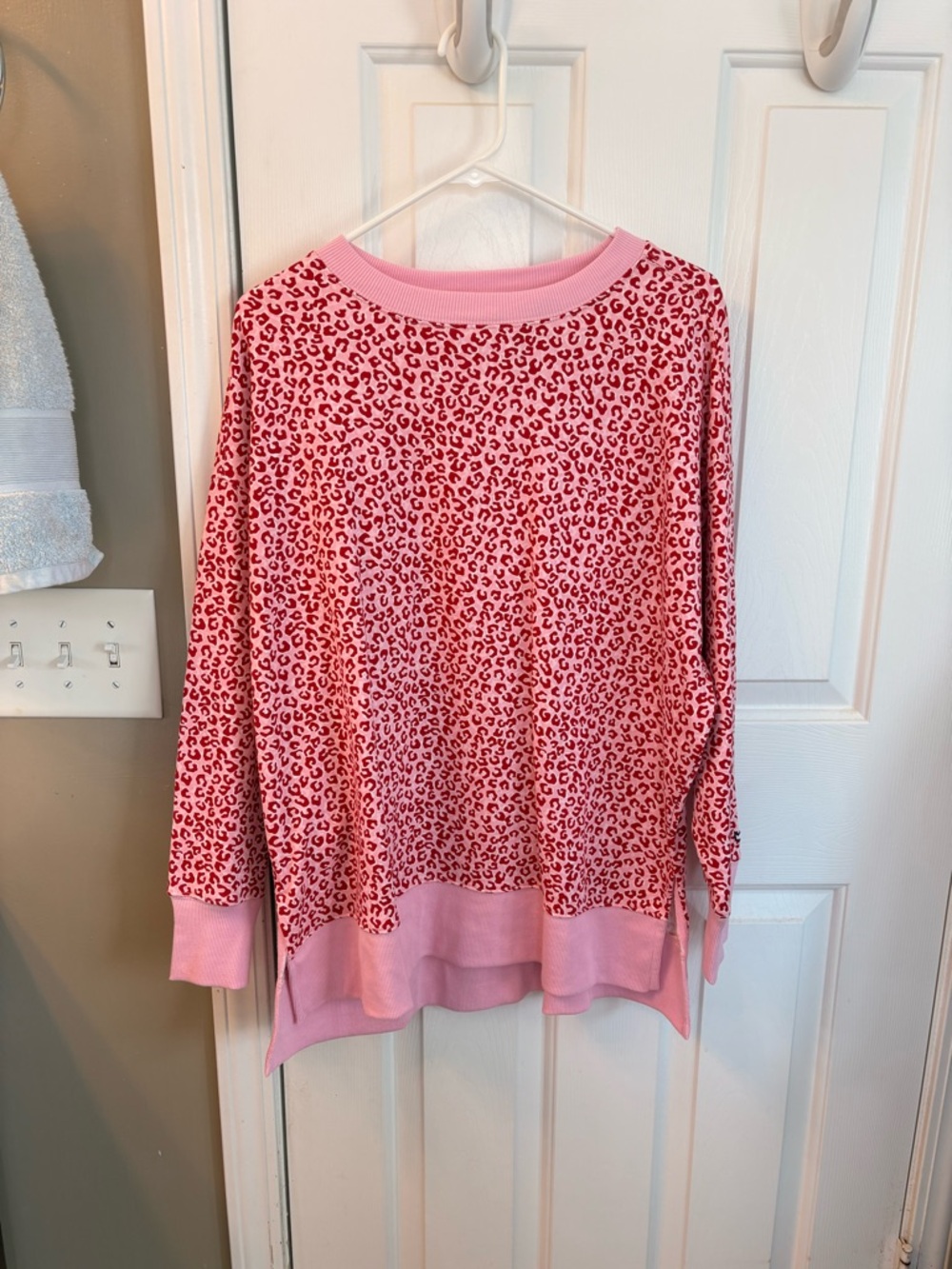 Cabana by Crown & Ivy Pink Leopard Print Long Sleeve Top